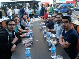 Su, Simit Ve Hurma İle İftar Yaptılar