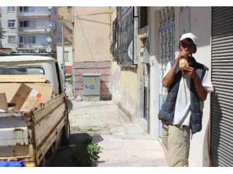 Umut’un Kaybolan Umuduyla Yaşamaya Çalışmasının Fotoğrafı