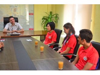 İl Spor Müdürü Ataşbak, Başarılı Atletleri Kabul Etti