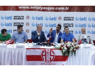Putin Tişörtü Giyen Konsolos Aydın Görevden Alındı