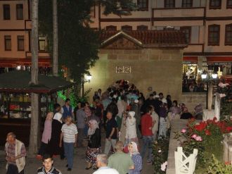 Şeyh Şaban-ı Veli Camisi Ziyaretçi Akınına Uğradı