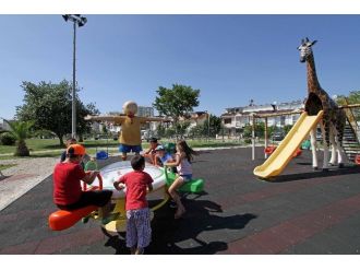 Karşıyaka Belediyesi’nden Parklara Tasarım Ödüllü Oyuncaklar