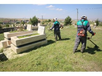 Mezarlıklar Bayrama Hazır