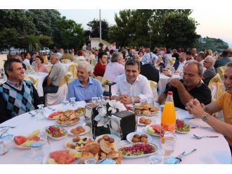 Başkan Yemenici Belediye Personeli Ve Aileleri İle İftar Yaptı