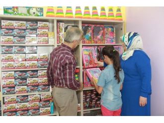 Kağıthane Belediyesi’nin Bayram Hediyeleri Sevindirdi