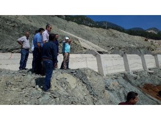 Kaş İkizce Göletinde Gövde Dolgu Çalışması Devam Ediyor