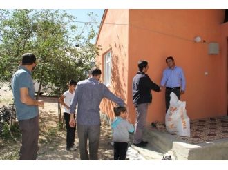 İlçe Müftüsü Fakir Ve Muhtaç Aileleri Ziyaret Edip Gıda Yardımında Bulundu