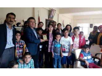 Bozok Üniversitesi Sağlık Yüksekokulun’dan Mutlu Yuva Mutlu Yaşam Derneğine Desetek