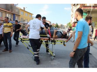 Motosiklet İle Minibüs Çarpıştı: 1 Yaralı