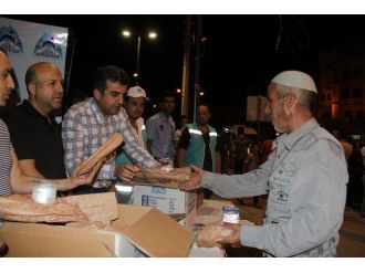 Eyyübiye Belediyesi Kumanya Dağıttı