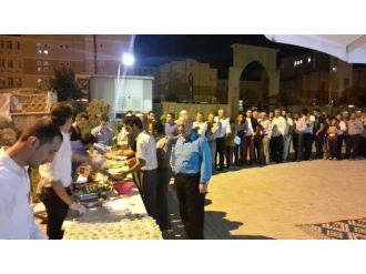 Cami Avlusunda Sahur