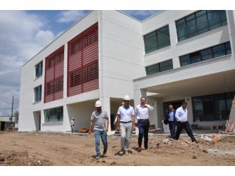 Başkan Ayaz Ted Kolejini Gezdi