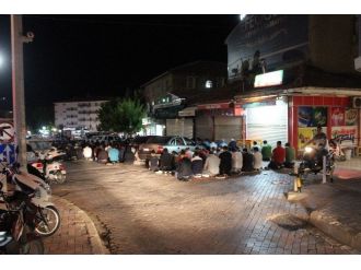 Cemaate Limonata İkramı