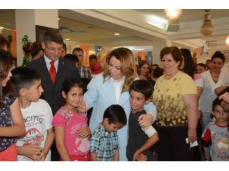 Ak Parti’den Çocuklara Bayramlık