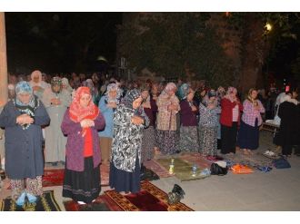 Şehzadeler’de Kadir Gecesi Coşkusu