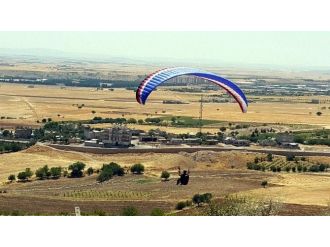 Yamaç Paraşütüyle Uçmak İsteyen Vatandaşlar Uçurulacak