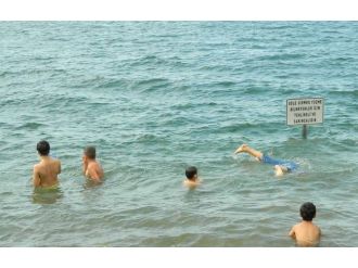 Uyarı Levhalarına Aldırış Etmiyorlar