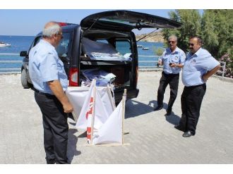 Foça’da Kaçak Afişlere Geçit Yok