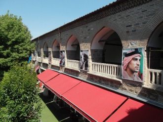 Dünyadan Yüzler Han Duvarlarında