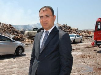 Vali Toprak Yanan Fabrikada İncelemelerde Bulundu