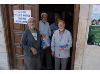Bolvadin’de Ücretsiz Yasin-i Şerif Dağıtıldı