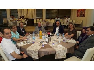 Vali Çiçek, Valilik Personeli İle İftar Yemeğinde Bir Araya Geldi