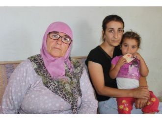 İki Çocuğuyla Yardım Bekliyor