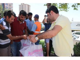 Siverek Belediyesi Çalışanlarına Bayram Şekeri