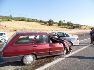 Adıyaman’da İki Otomobil Çarpıştı: 4 Yaralı