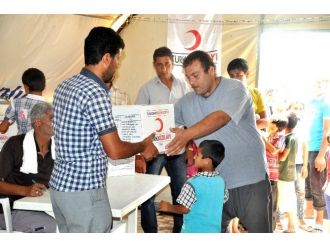 Çadır Kentte Bayram Öncesi Temizlik Seti Dağıtıldı