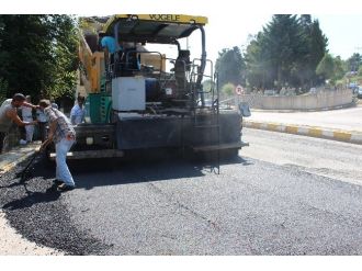 Akçakoca’da Barboros Kavşağında Asfaltlama Çalışmaları Başlatıldı