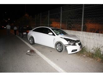 Direksiyon Hakimiyetini Kaybeden Sürücü Duvara Çarptı: 1 Yaralı