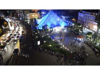 Bursa Sokakları Geç Saatlere Kadar Cıvıl Cıvıl