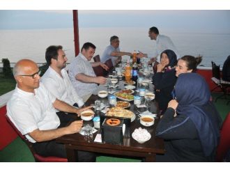 Akçakoca’da Muhtarlar İftarda Bir Araya Geldi