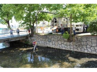 Dere Yatağındaki Atıklar Vidanjörle Temizlendi