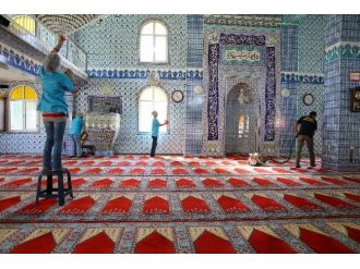 Buca’da Camiler Bayrama Hazır