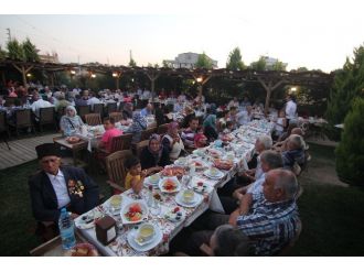 Menderes’te Şehit Ailelerine Ve Gazilere İftar