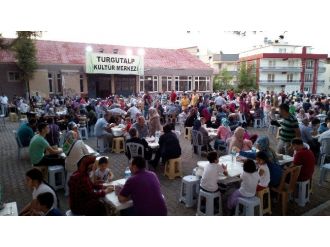 Turgutalp’in Gençlerinden Somalılara İftar