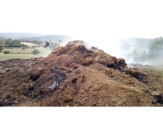 Tekirdağ’da 650 Balya Saman İle Traktör Römorku Yandı