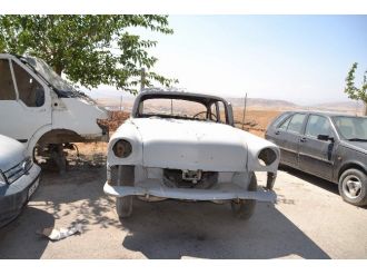 Hurdadan Aldığı Aracı Canlandırmaya Çalışıyor