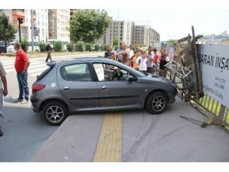 Otomobilin Çarptığı Hurdacı Yaralandı