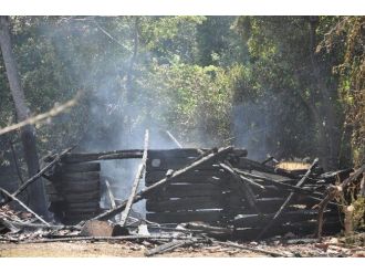 Sinop’ta Çıkan Anız Yangını Bir Samanlığı Küle Çevirdi