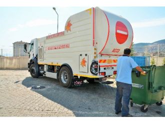 Körfez’de Çöp Konteynerleri Temizleniyor