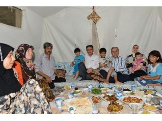 Vali Büyük, Suriyeli Ailelerle İftarda Bir Araya Geldi