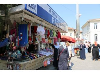 Eyüplü Kadınlar El Emekleriyle Aile Bütçesine Katkıda Bulunuyor