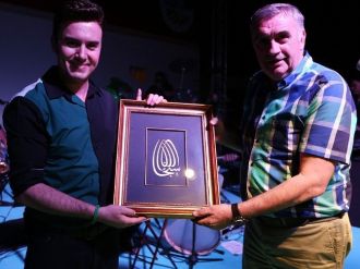 Ünlü Sanatçı Ceceli, Konserde İlahi Söyledi