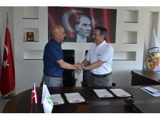 Tepebaşı Kardeş Belediyeleri İle Protokol İmzaladı