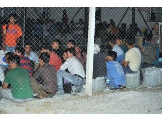 Kaçak Göçmenler Boğulmak Üzereyken Kurtarıldı