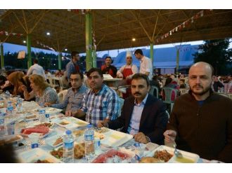 Çorum Belediyesi’nin Son Mahalle İftarı Mimar Sinan’da Kuruldu