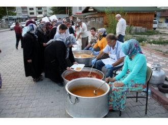 Mahalle İftarlarının Son Durağı Cami Kebir Mahallesi Oldu